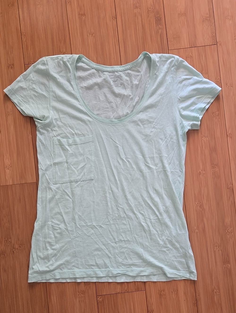 Women's Scoop Neck Pocket Tee - Light Mint